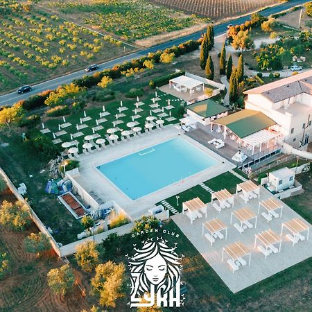 לינה וארוחת בוקר אקואוויווה דלה פונטי Zyra Garden Club מראה חיצוני תמונה
