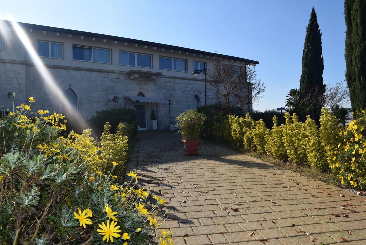 לינה וארוחת בוקר אקואוויווה דלה פונטי Zyra Garden Club מראה חיצוני תמונה