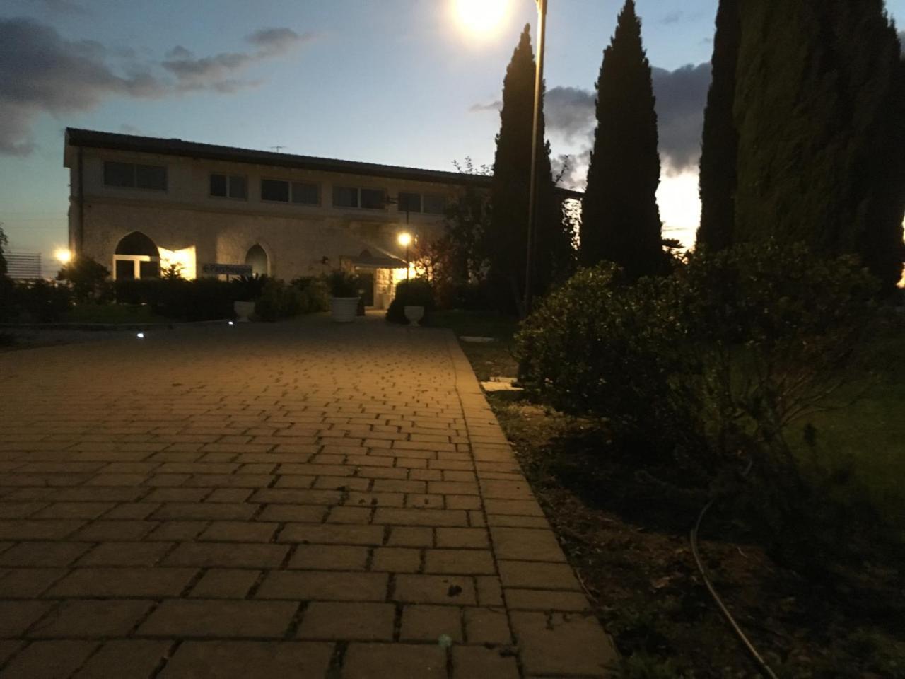 לינה וארוחת בוקר אקואוויווה דלה פונטי Zyra Garden Club מראה חיצוני תמונה